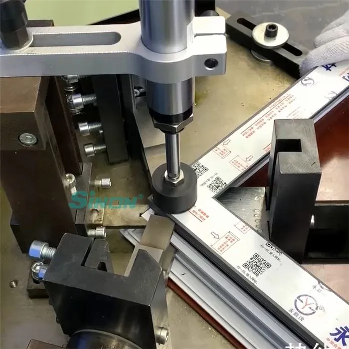 corner crimping machine for aluminium profiles (6)